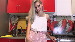 Порно актриса Belleniko