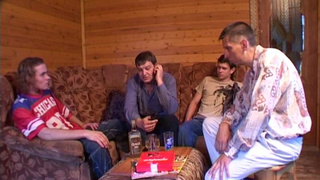 Грациозная русская шлюха стонет и глотает сперму чувака